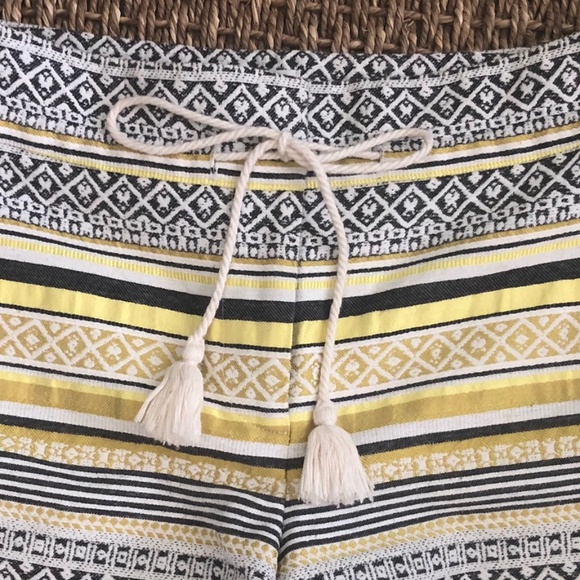 EUC LOFT Yellow Gray White Stripped Shorts Size 6 - Picture 3 of 3